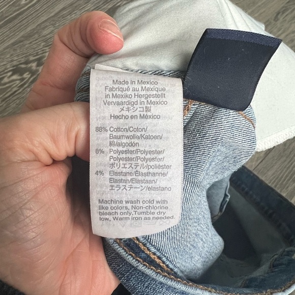 Abercrombie & Fitch The '90s Straight Ultra High Rise Jean Distressed - Picture 8 of 9